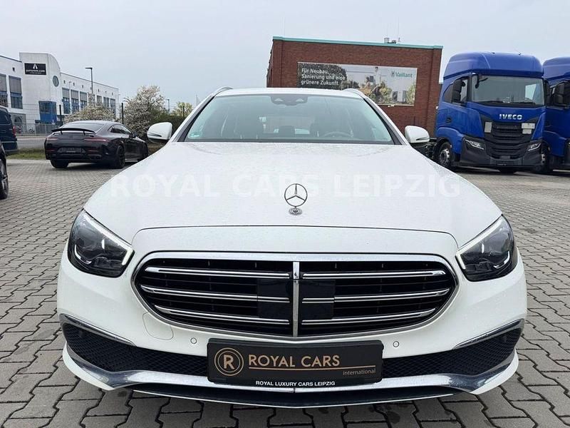 Gebraucht Mercedes E300 194 PS (142 kW) 2020 Weiß Limousine