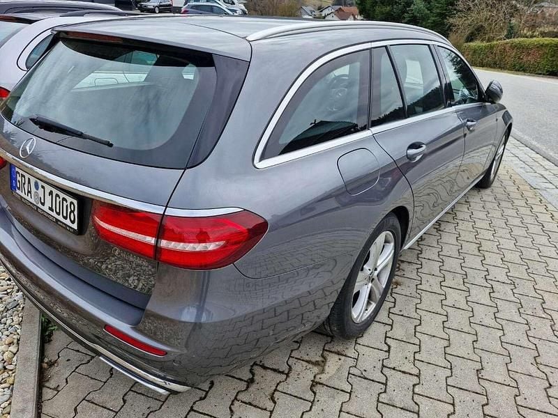 Gebraucht Mercedes E220 194 PS (142 kW) 2017 Grau Kombi