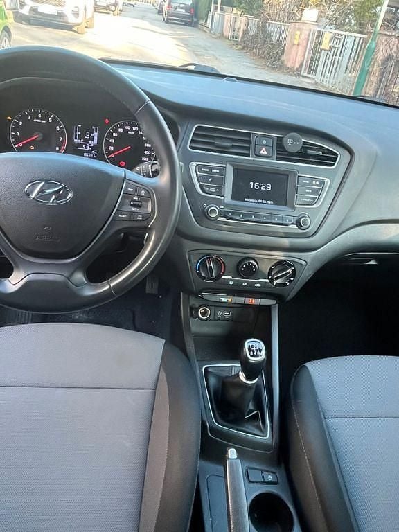 Gebraucht Hyundai i20 Select 84 PS (61 kW) 2019 Rot Kleinwagen