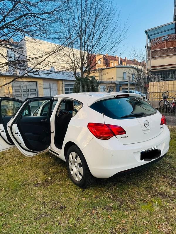 Gebraucht Opel Astra 87 PS (63 kW) 2010 Weiß Kleinwagen