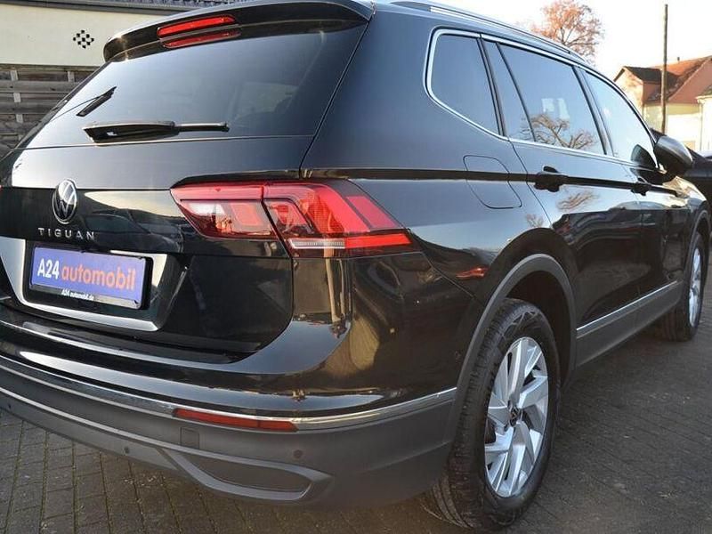 Gebraucht VW Tiguan Allspace Pro 150 PS (110 kW) 2024 Deep black perleffekt (metallic) SUV