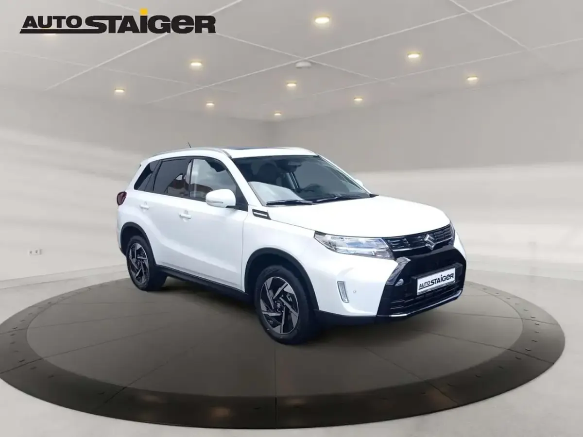 Neu Suzuki Vitara Comfort+ 102 PS (75 kW) 2025 Cool white pearl metallic SUV