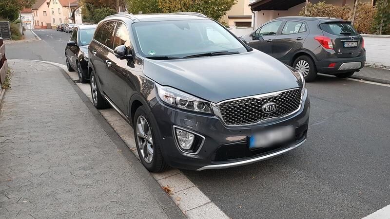 Grau Gebraucht 2017 Kia Sorento Platinum SUV | 22.500 € (Guter Preis) - Bild 1/3