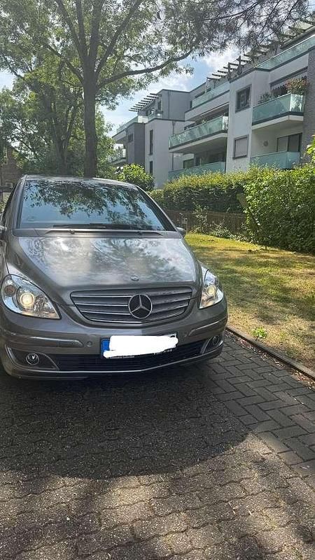 Grau Gebraucht 2006 Mercedes B200 Van / Kleinbus | 5.900 € (Etwas zu teuer) - Bild 1/4