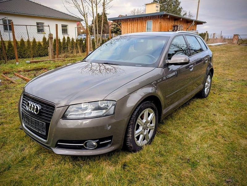 Gebraucht Audi A3 Ambiente 90 PS (66 kW) 2011 Grau Kleinwagen