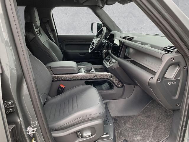 Neu Land Rover Defender 643 PS (472 kW) 2025 Gruen SUV
