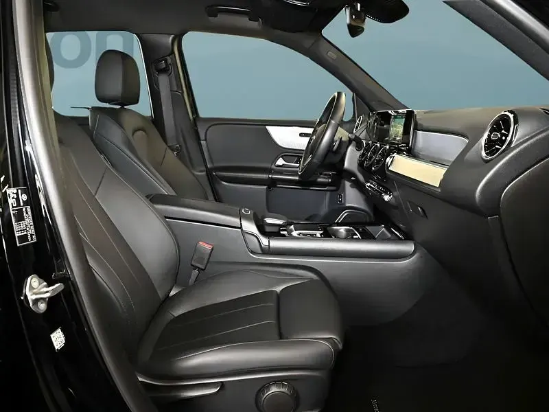 Gebraucht Mercedes GLB200 163 PS (119 kW) 2022 Schwarz SUV