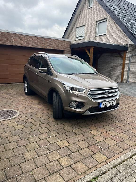 Gebraucht Ford Kuga 150 PS (110 kW) 2019 Beige SUV