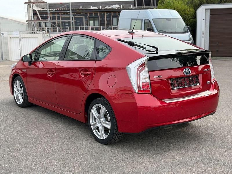 Gebraucht Toyota Prius Executive 99 PS (72 kW) 2013 Rot Limousine