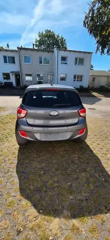Gebraucht Hyundai i10 Style 87 PS (63 kW) 2014 Grau Kleinwagen