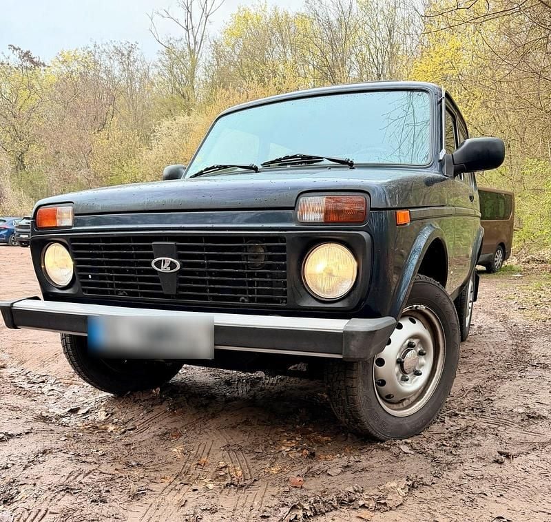 Second-hand Lada niva 82 CP (60 kW) 2015 Albastru SUV