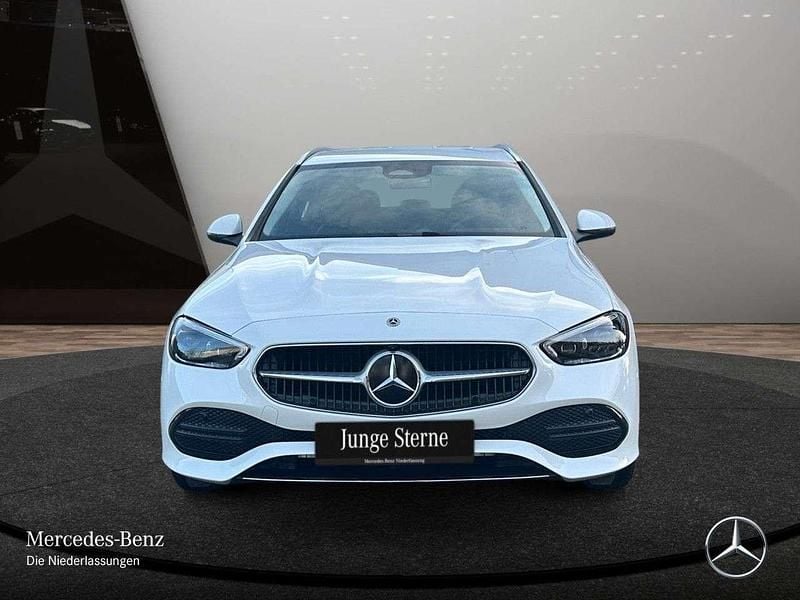 Gebraucht Mercedes C180 Avantgarde 170 PS (125 kW) 2024 Weiß Limousine