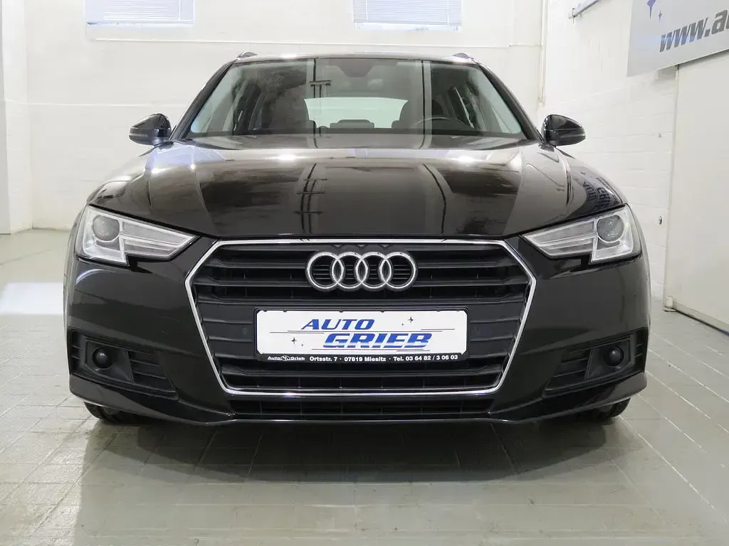 Używany Audi A4 Basis 190 KM (139 kW) 2019 Czarny Kombi
