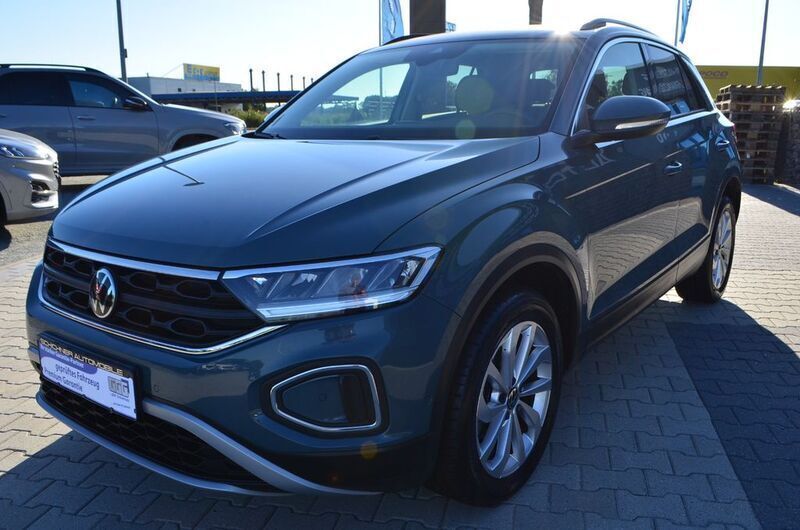 Gebraucht VW T-Roc Life 150 PS (110 kW) 2024 Blau SUV