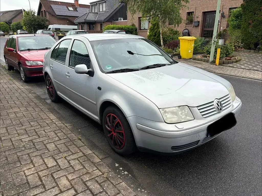 Gebraucht VW Bora Basis 101 PS (74 kW) 1999 Grau Limousine