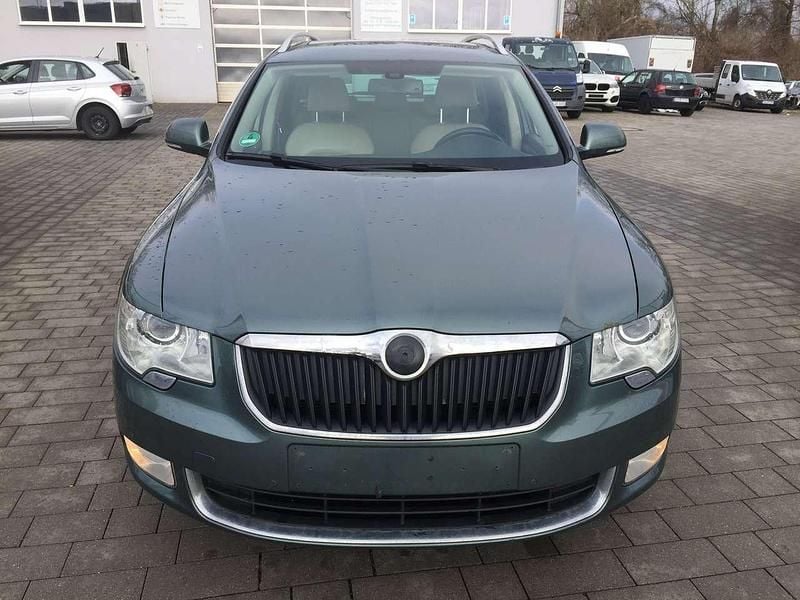 Gebraucht Skoda Superb Elegance 160 PS (117 kW) 2013 Malachitegrün metallic Kombi