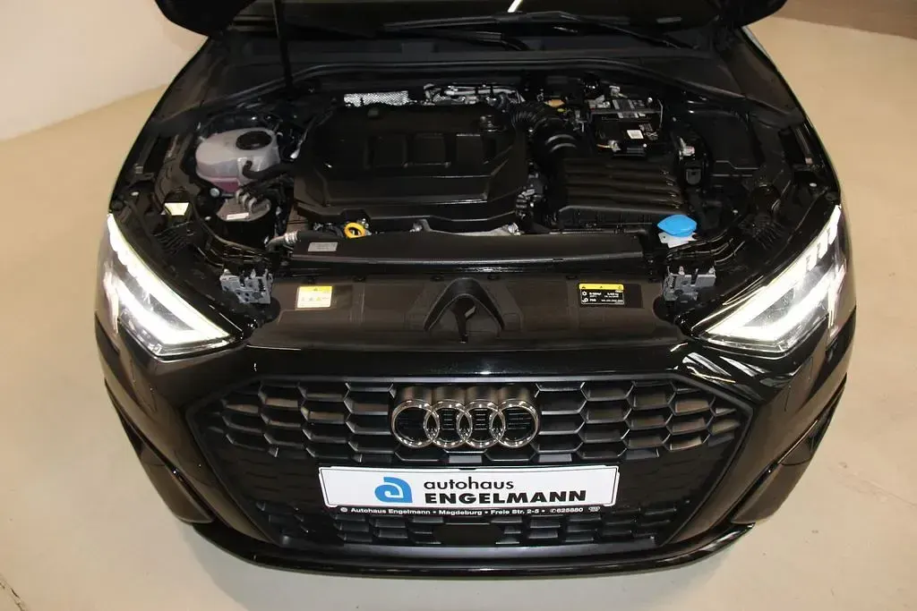 Gebraucht Audi A3 Basis 116 PS (85 kW) 2023 Schwarz Limousine