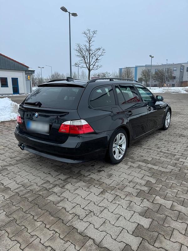 Gebraucht BMW 520 177 PS (130 kW) 2010 Schwarz Kombi
