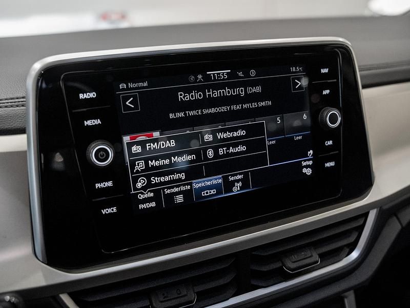 Gebraucht VW T-Roc Move 150 PS (110 kW) 2024 Silber SUV