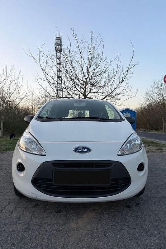 Gebraucht Ford Ka Trend 69 PS (50 kW) 2015 Weiß Kleinwagen