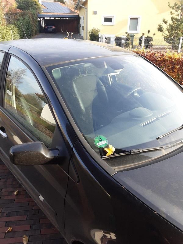 Schwarz Gebraucht 2008 Renault Clio II Limousine | 2.150 € (Etwas zu teuer) - Bild 1/4