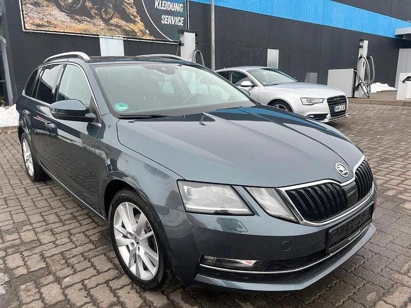 Grau Gebraucht 2017 Skoda Octavia Style Kombi | 10.413 € (Fairer Preis) - Bild 1/4