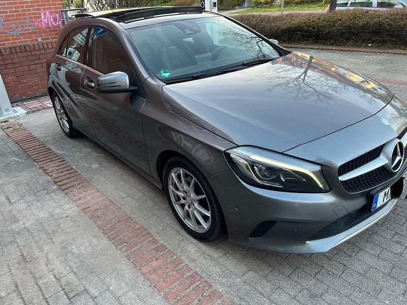Gebraucht Mercedes A200 156 PS (114 kW) 2016 Grau Limousine