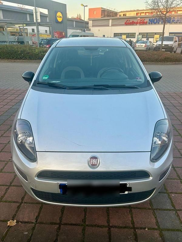 Grau Gebraucht 2012 Fiat Punto Kleinwagen | 3.540 € (Guter Preis) - Bild 1/4