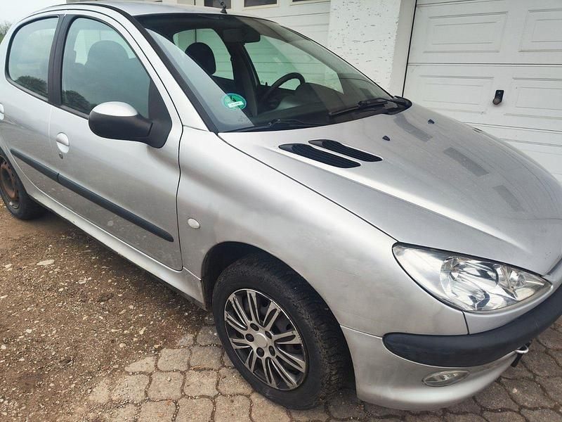 Gebraucht Peugeot 206 Tendance 75 PS (55 kW) 2004 Silber Kombi