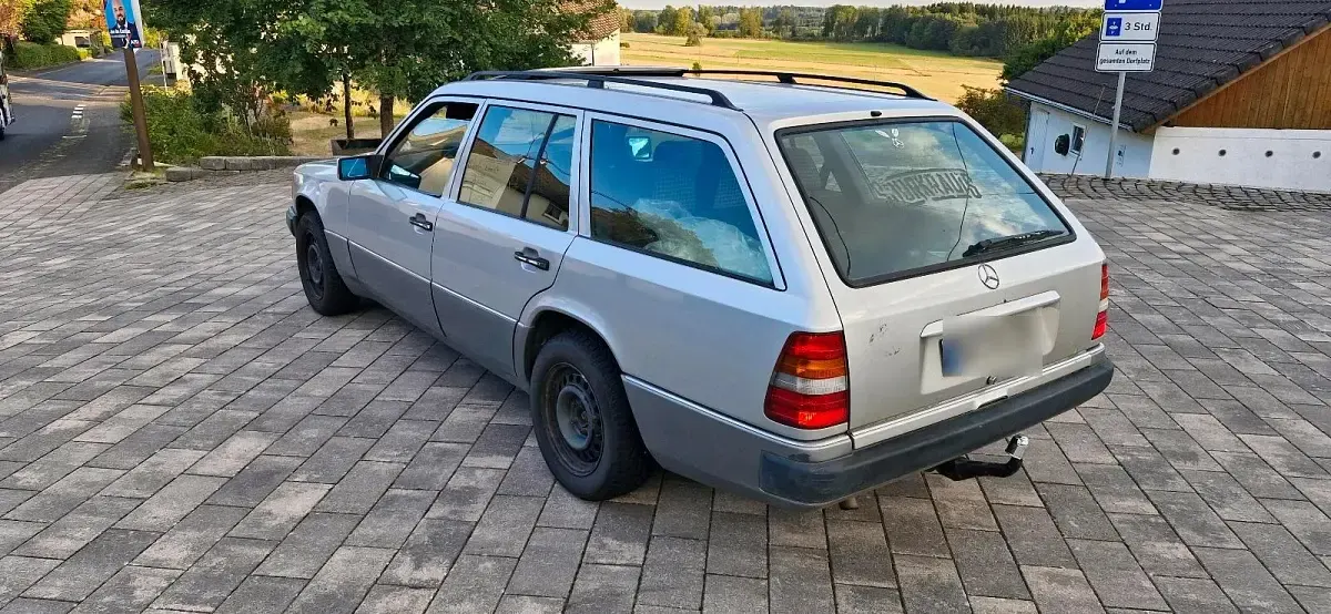 Gebraucht Mercedes 230 136 PS (100 kW) 1990 Silber Kombi