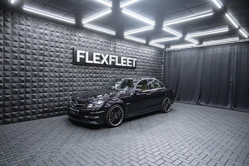 Obsidianschwarz metalliclack Gebraucht 2012 Mercedes C63 AMG AMG Limousine | 44.900 € (Teuer) - Bild 1/4