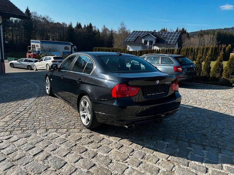 Gebraucht BMW 320 184 PS (135 kW) 2010 Schwarz Limousine