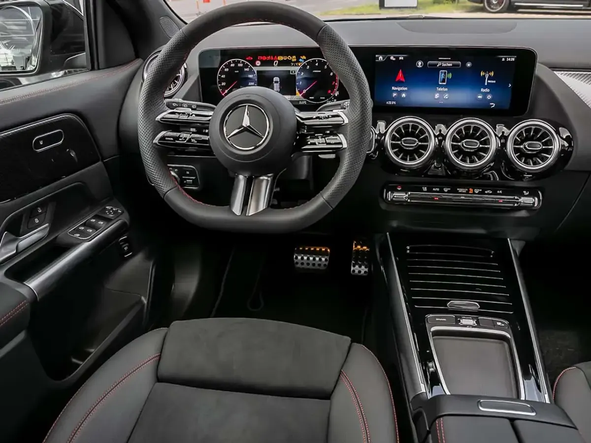 Gebraucht Mercedes GLA180 AMG 136 PS (100 kW) 2026 Grau SUV