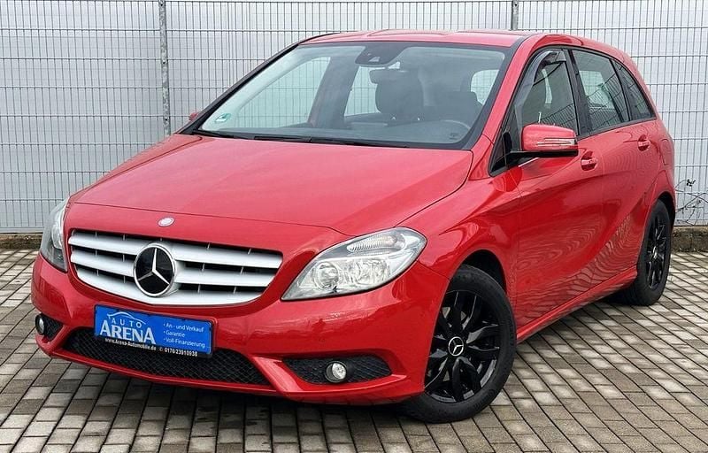 Gebraucht Mercedes B220 170 PS (125 kW) 2013 Rot Van / Kleinbus