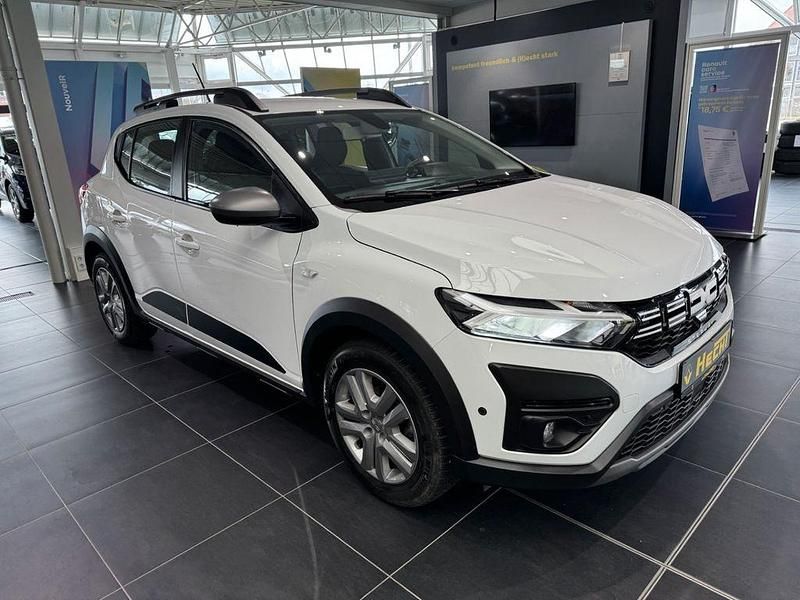 Gebraucht Dacia Sandero Expression 101 PS (74 kW) 2023 Weiß Limousine