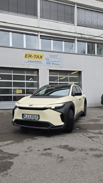 Beige Gebraucht 2024 Toyota bZ4X SUV | 36.000 € (Etwas zu teuer) - Bild 1/4