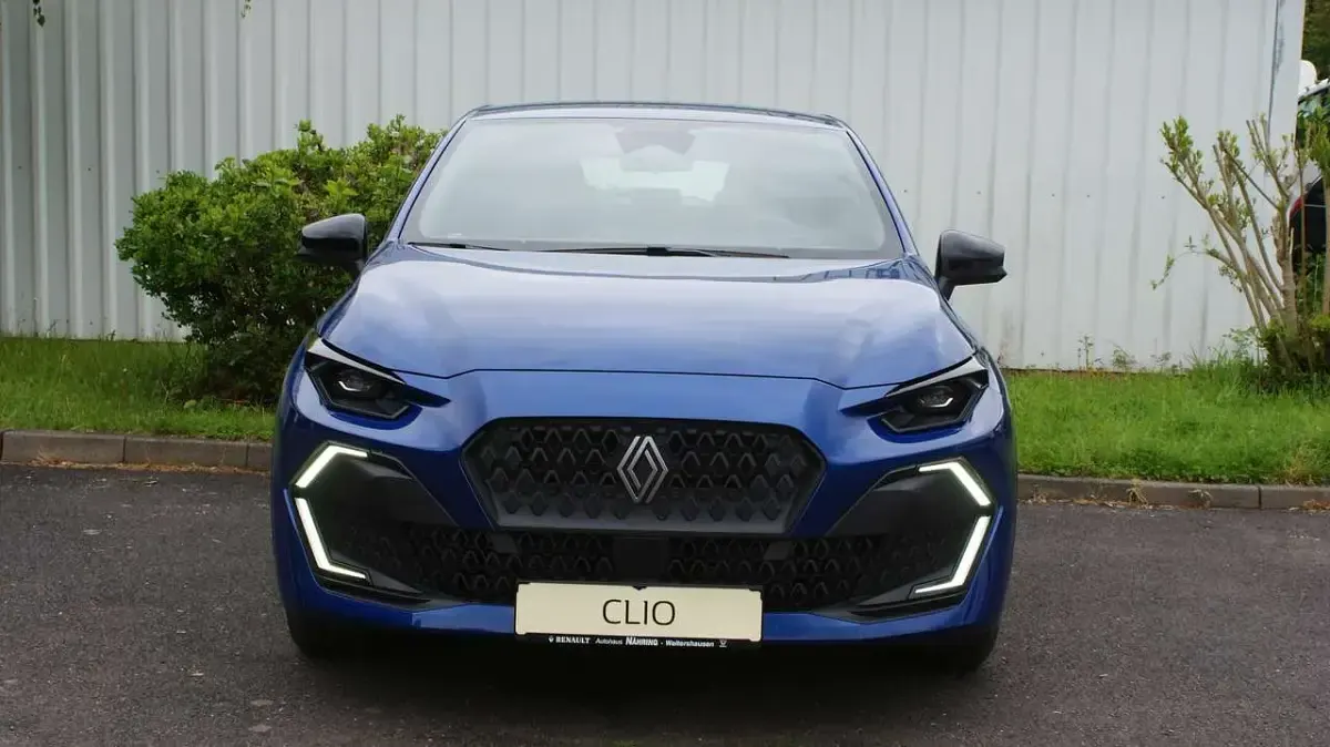 Neu Renault Clio V Evolution 114 PS (83 kW) 2026 Iron blau  metallic Kleinwagen