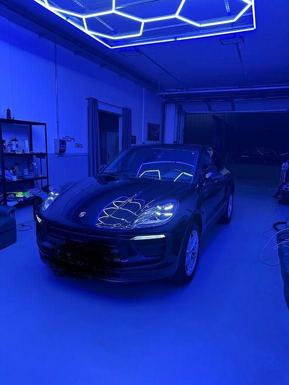 Schwarz Gebraucht 2022 Porsche Macan SUV | 57.900 € (Superpreis) - Bild 1/4