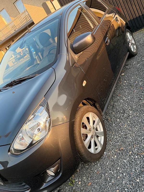 Gebraucht Mitsubishi Space Star 80 PS (58 kW) 2013 Schwarz Van / Kleinbus