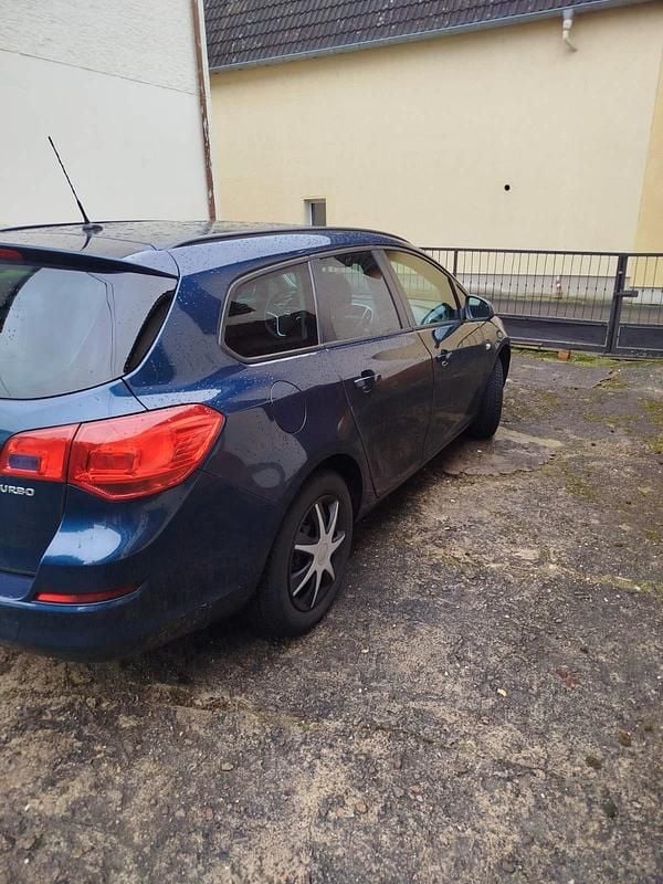 Gebraucht Opel Astra 103 PS (75 kW) 2011 Blau Kombi