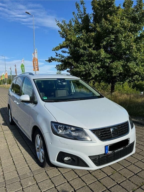Weiß Gebraucht 2021 Seat Alhambra XCELLENCE Van / Kleinbus | 24.800 € (Guter Preis) - Bild 1/4