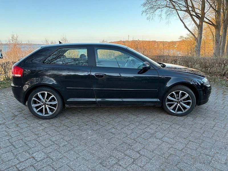 Gebraucht Audi A3 Attraction 105 PS (77 kW) 2007 Schwarz Kleinwagen