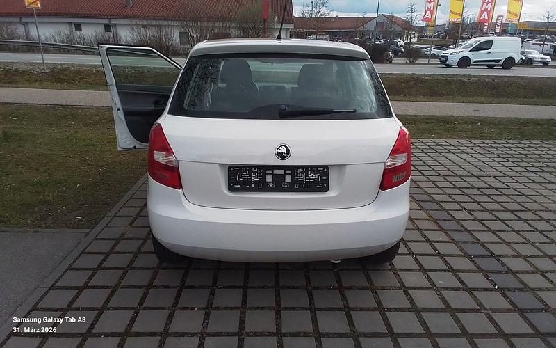 Gebraucht Skoda Fabia Active 75 PS (55 kW) 2014 Weiß Kleinwagen