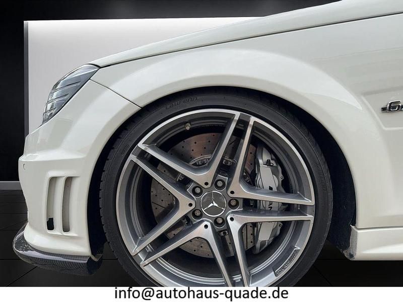 Weiss Gebraucht 2010 Mercedes C63 AMG AMG Limousine | 37.999 € - Bild 1/4