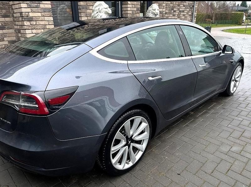 Gebraucht Tesla Model 3 367 kW (500 PS) 2019 Grau Limousine