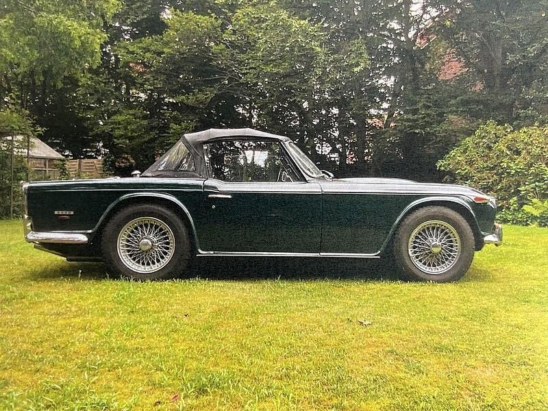 Grün Gebraucht 1968 Triumph TR5 Cabrio | 34.900 € - Bild 1/4
