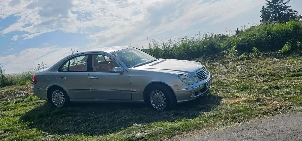 Gebraucht Mercedes E200 163 PS (119 kW) 2003 Silber Limousine