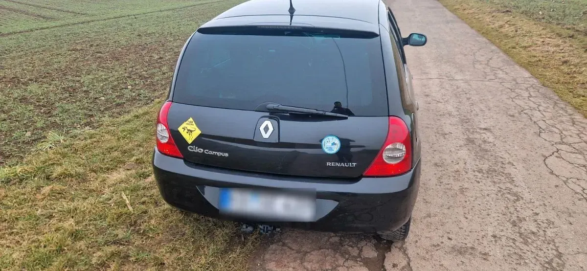Używany Renault Clio II Authentique 75 KM (55 kW) 2007 Czarny Sedan/Limuzyna