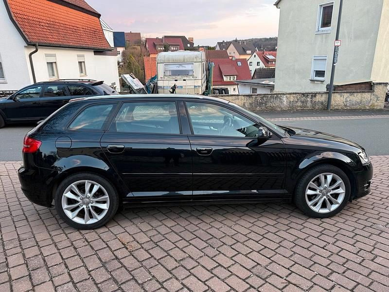 Gebraucht Audi A3 125 PS (91 kW) 2010 Schwarz Kleinwagen