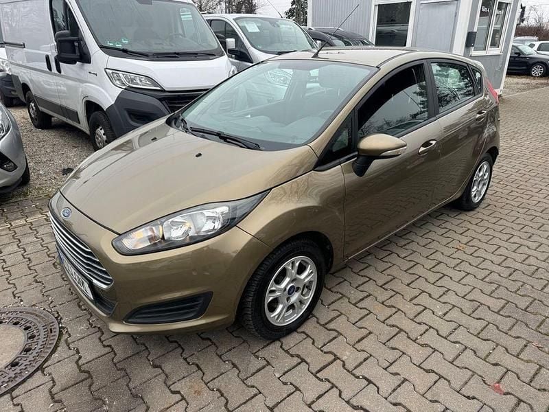 Braun Gebraucht 2014 Ford Fiesta Trend Limousine | 3.599 € (Superpreis) - Bild 1/4